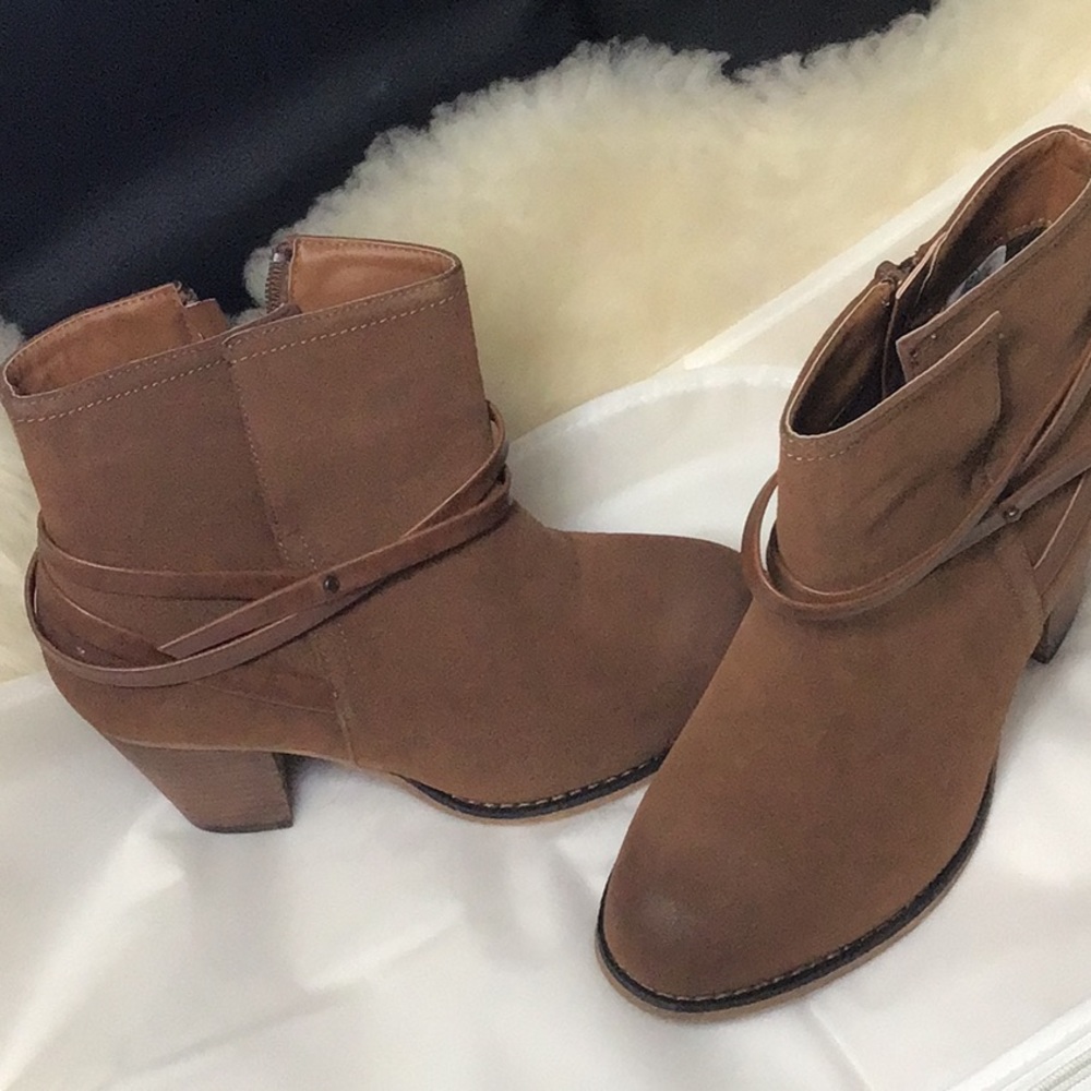 Bucco suade boots